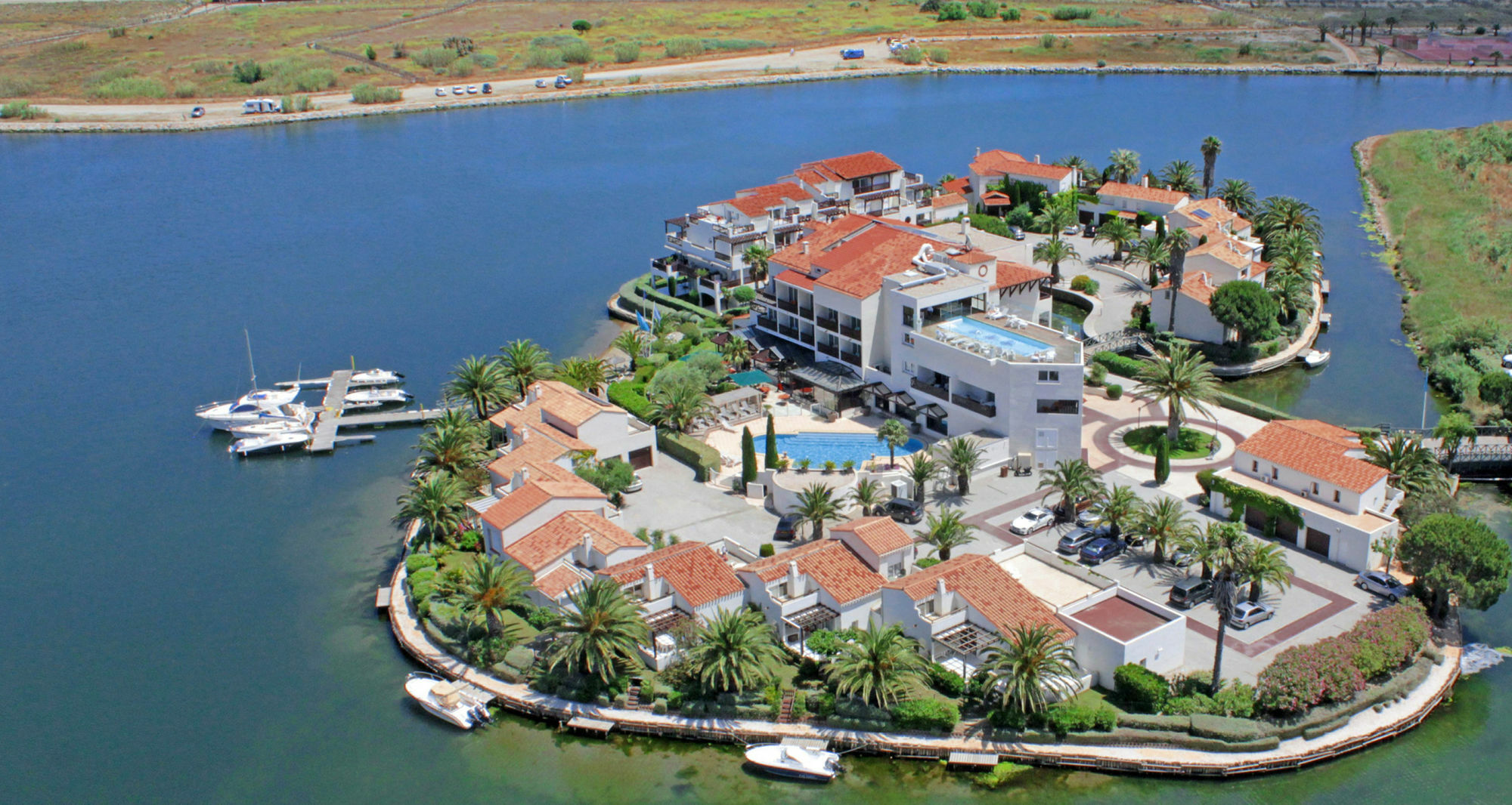 Relais Et Chateaux Thalasso & Spa Ile De La Lagune Saint-Cyprien  Exterior photo